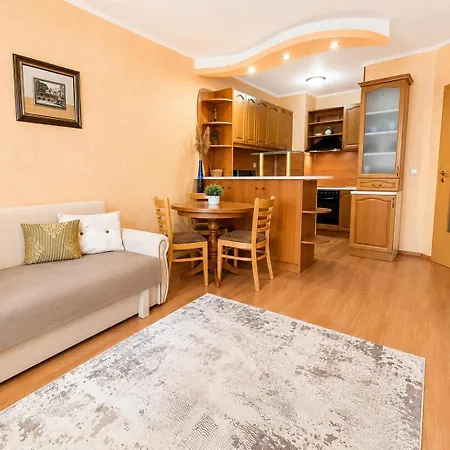 Sunny - Location & Free Parking