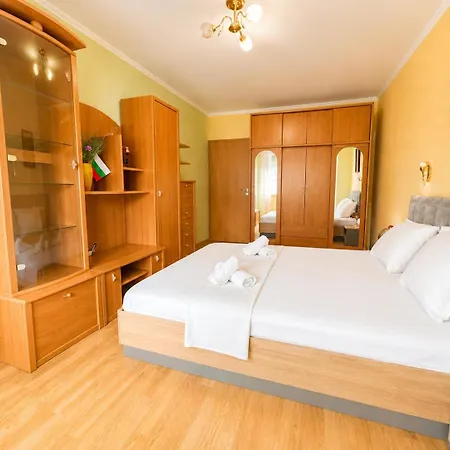 Sunny - Location & Free Parking