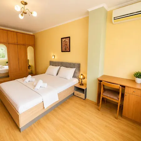 Sunny - Location & Free Parking